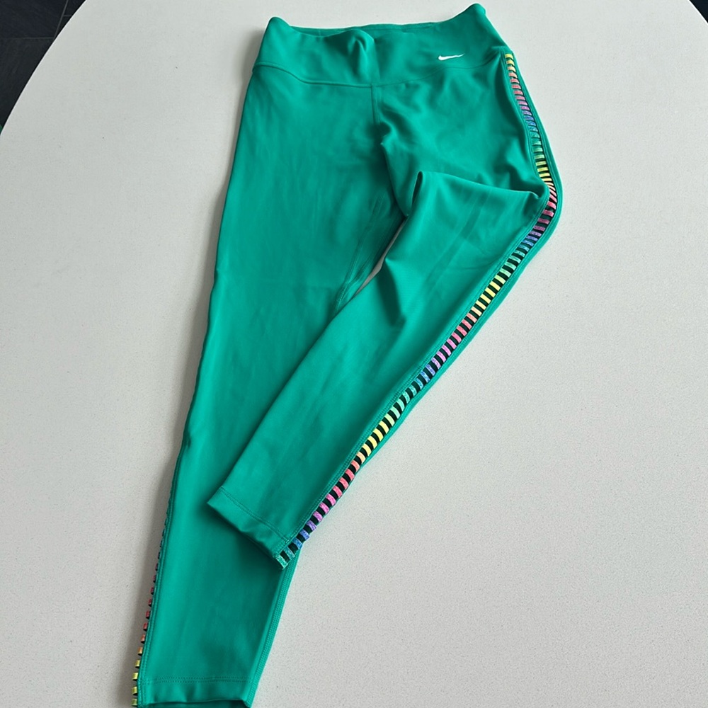 Nike Green Cropped Leggings. Decorative Colorful Sides
